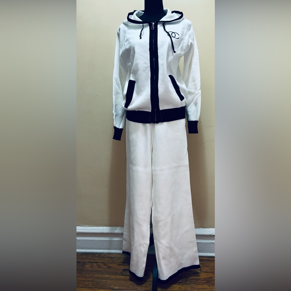 White and Black Women's knit fabric two pieces suite Size XL